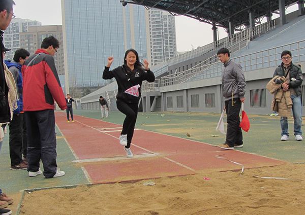 女子跳远现场